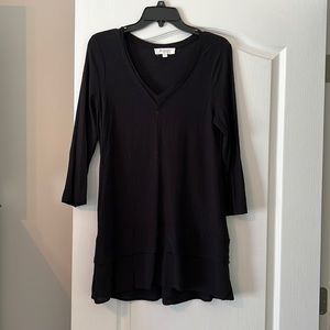 Two by Vince Camuto  Black V-Neck Top with Double Layer Bottom  Size Medium